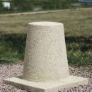 BORNE PYRAMIDALE CYLINDRIQUE H400